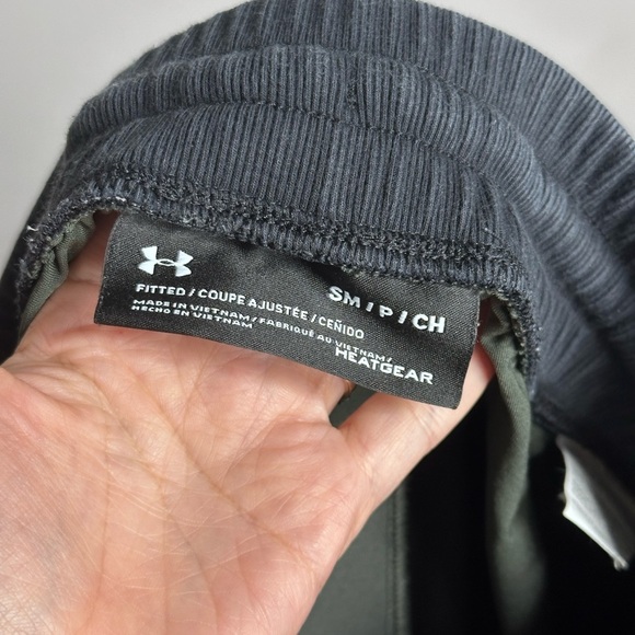 Under Armour Men Dark Green Athletic Fitted Running shorts size S - Picture 8 of 9